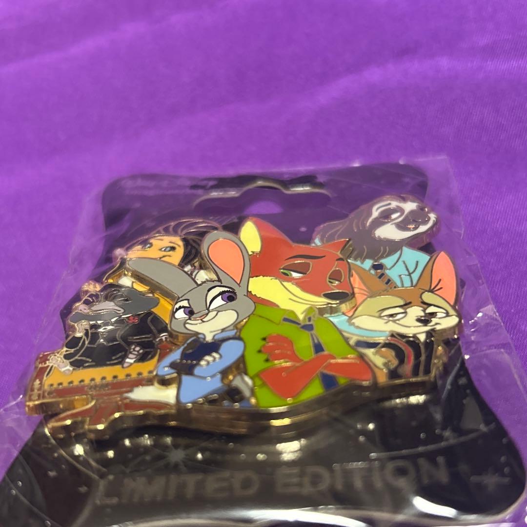 ラピスラズリ出品　ズートピア Limited Editionピンバッジ