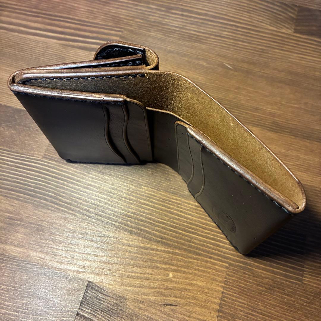 コンパクトウォレット　MARYAM社　ホースバット　丘染めブラック　茶芯