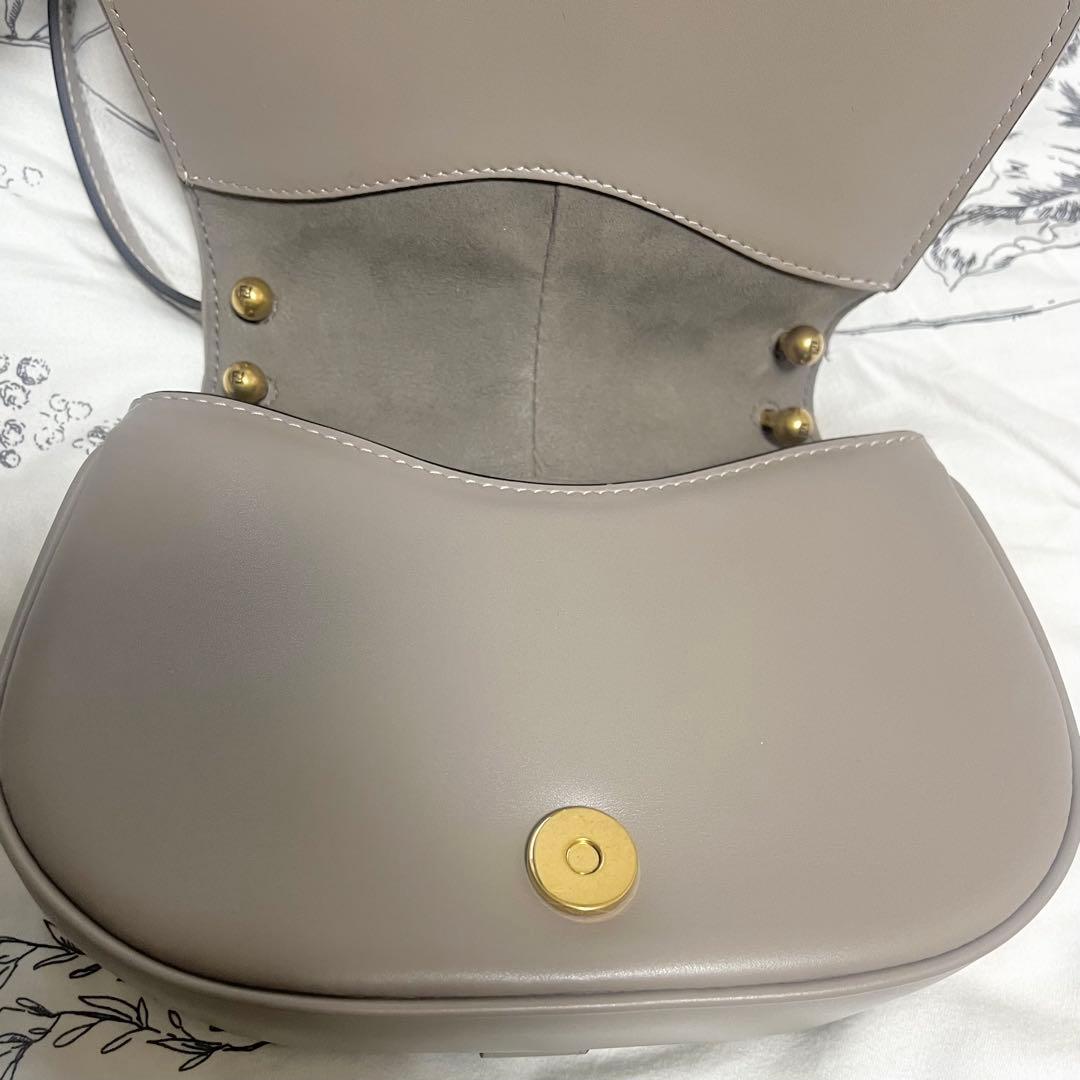 リュウリュウ 【極美品】FENDI フェンディ ショルダーバッグ グレー