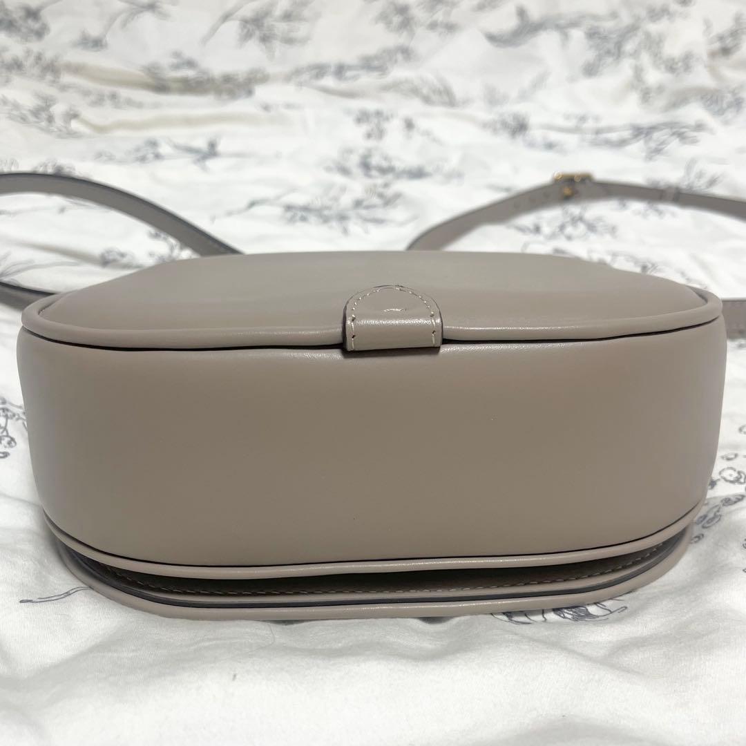 リュウリュウ 【極美品】FENDI フェンディ ショルダーバッグ グレー