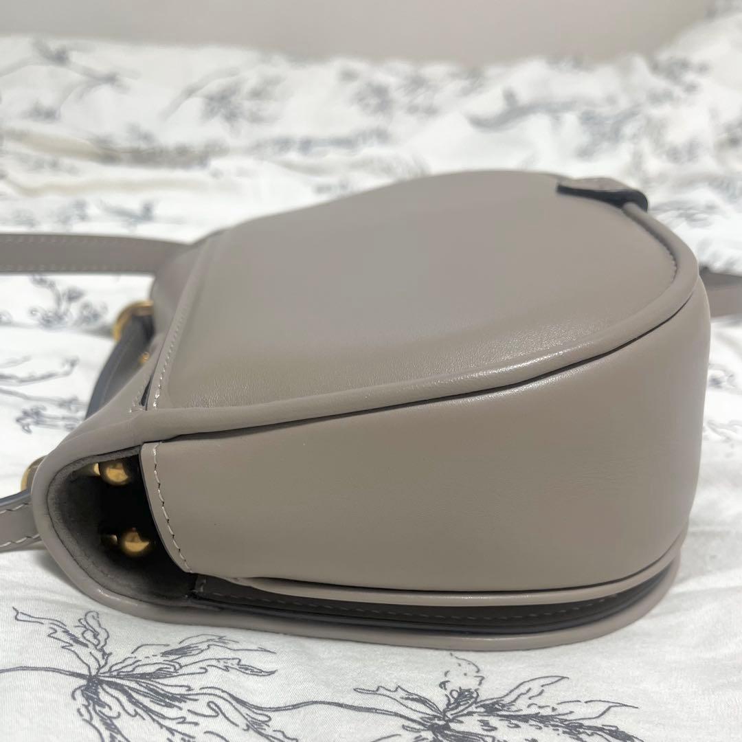 リュウリュウ 【極美品】FENDI フェンディ ショルダーバッグ グレー