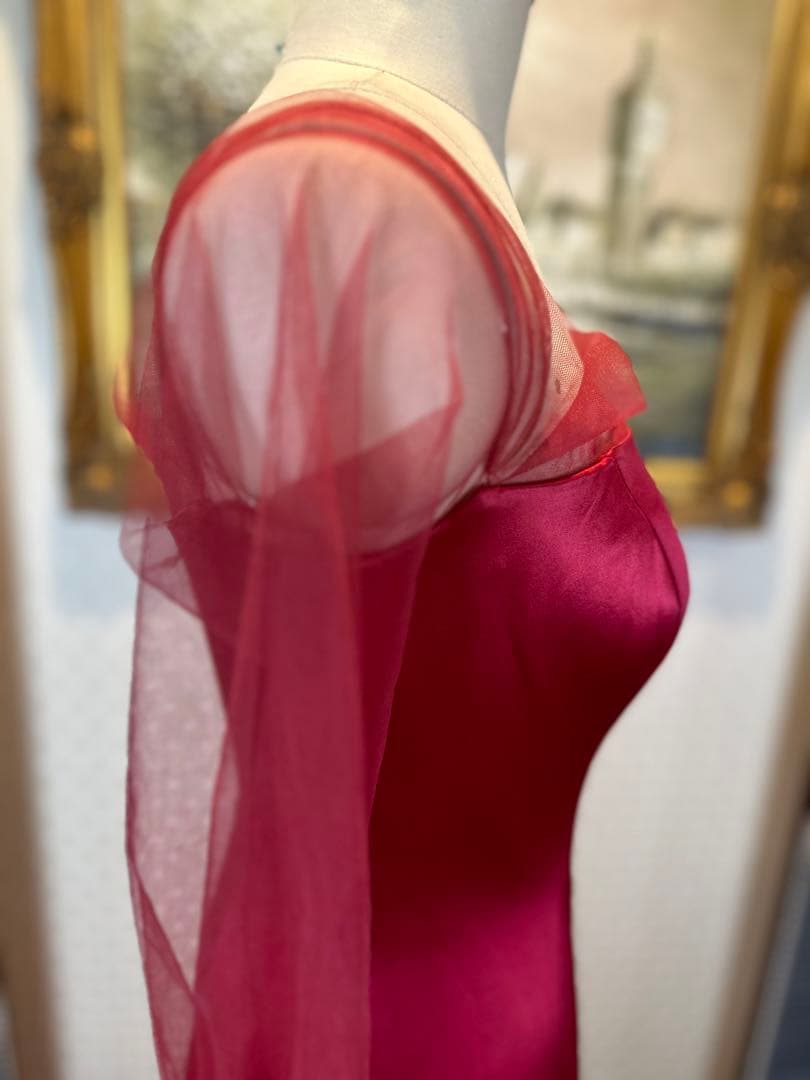 赤 サテン マーメイドラインドレス 透け感のある長袖 ビーズ付き