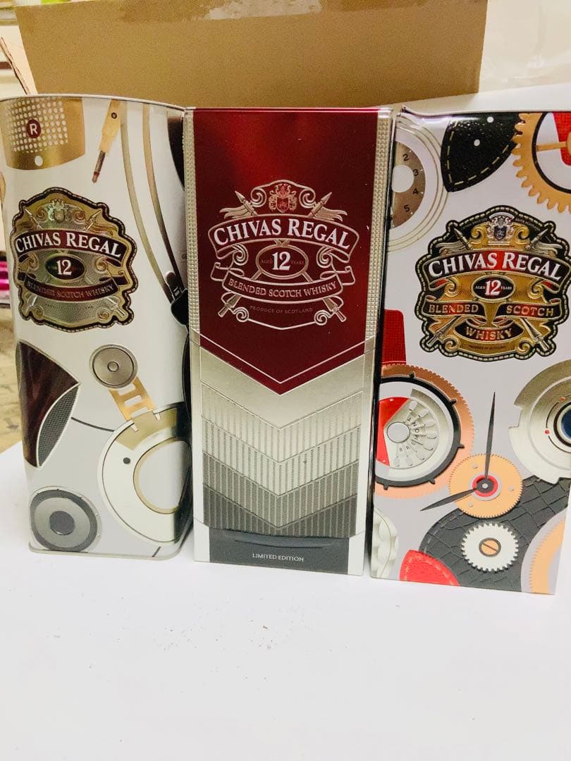 シーバスリーガル 12年 ブリキ缶BOX 3本セット Amazon.co.jp: シーバス