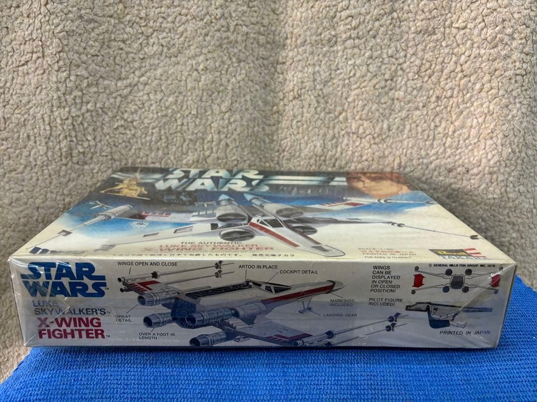 スターウォーズ　 超レアなお宝付き(下敷き？）　プラモデル　X-wing