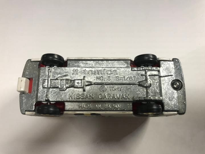 黒箱トミカ　ニッサン　キャラバン　ハイルーフ　バン　日本製