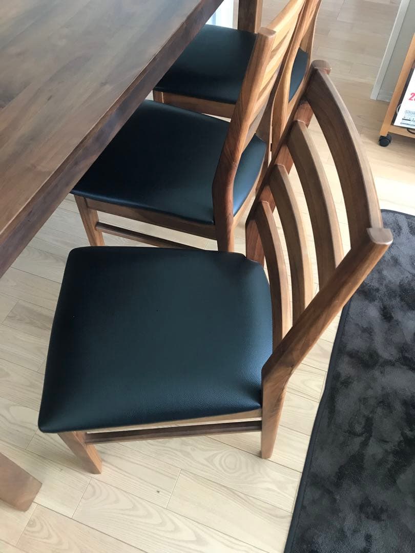 xorrrxoです。東京インテリア　木製ダイニングテーブルのみ