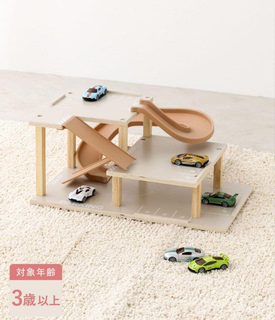 みーぷう様【新品未開封】3COINS ミニカー立体駐車場　エレベーター三点セット