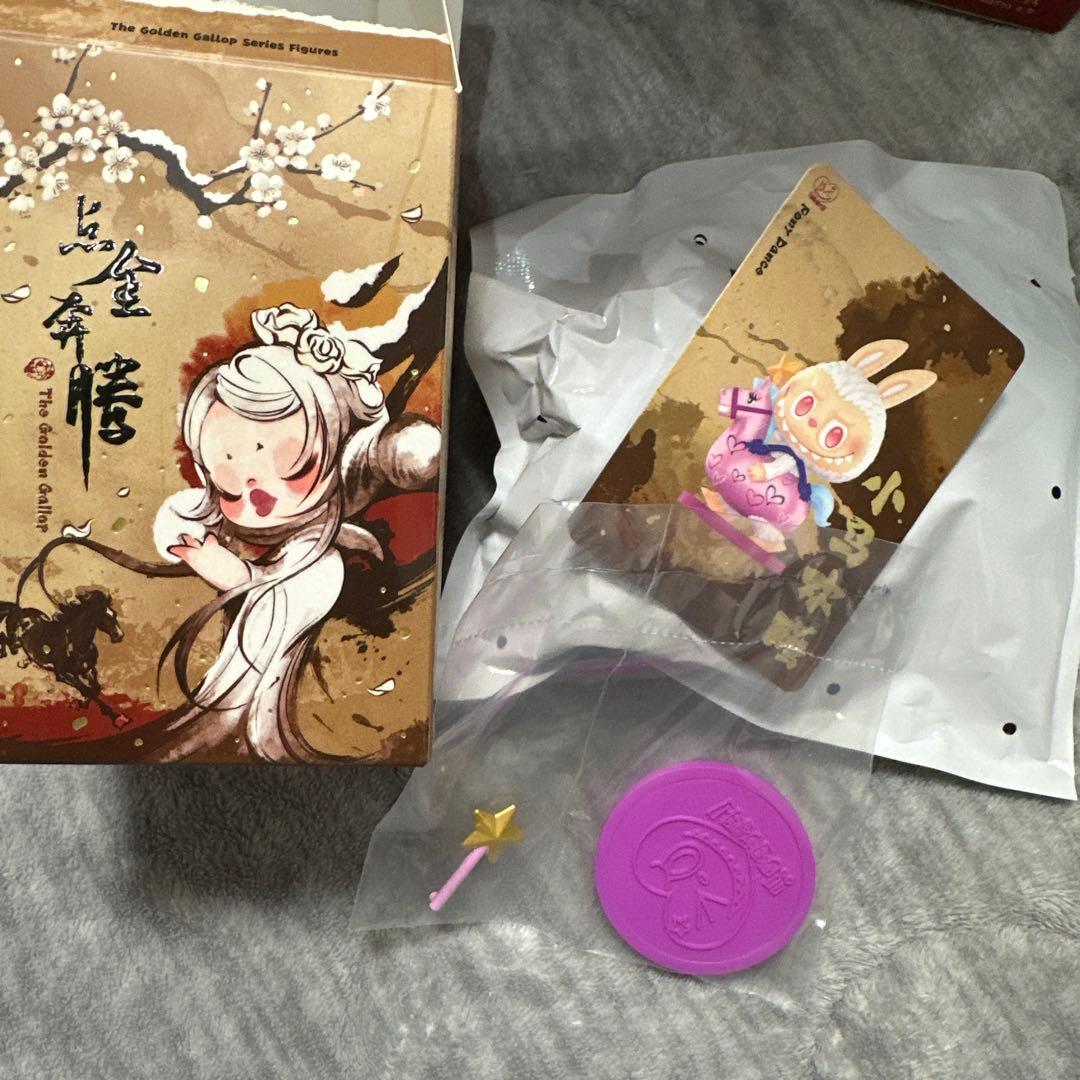 ラブブ　ブレスレット　馬力全開　フィギュア