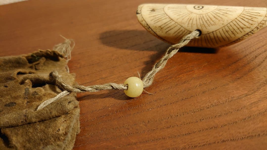 根付 時代根付 江戸硝子 江戸ガラス 提げ物 角 角細工 アンティーク