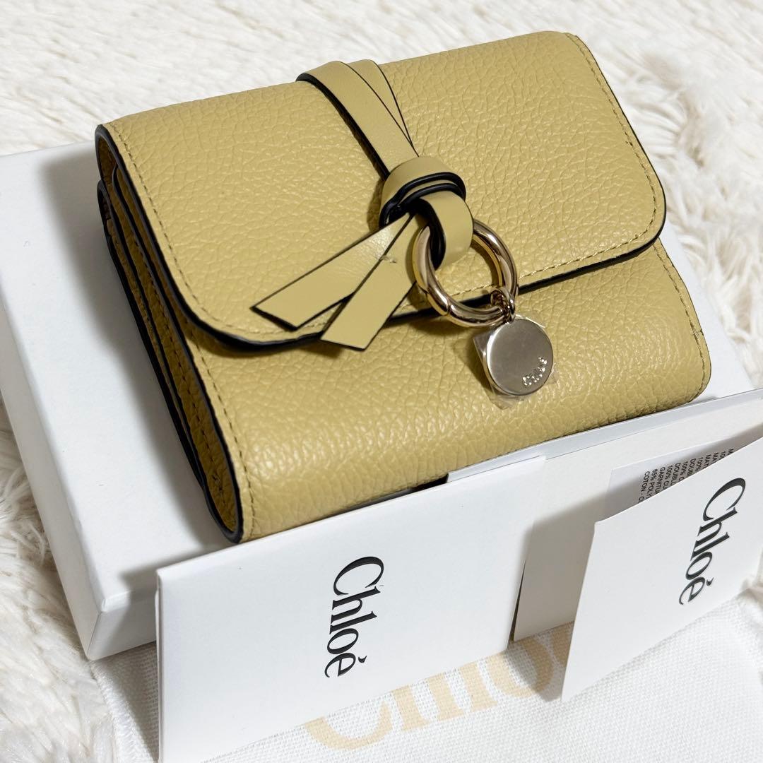 未使用】Chloe アルファベット 三つ折り財布 イエロー - メルカリ