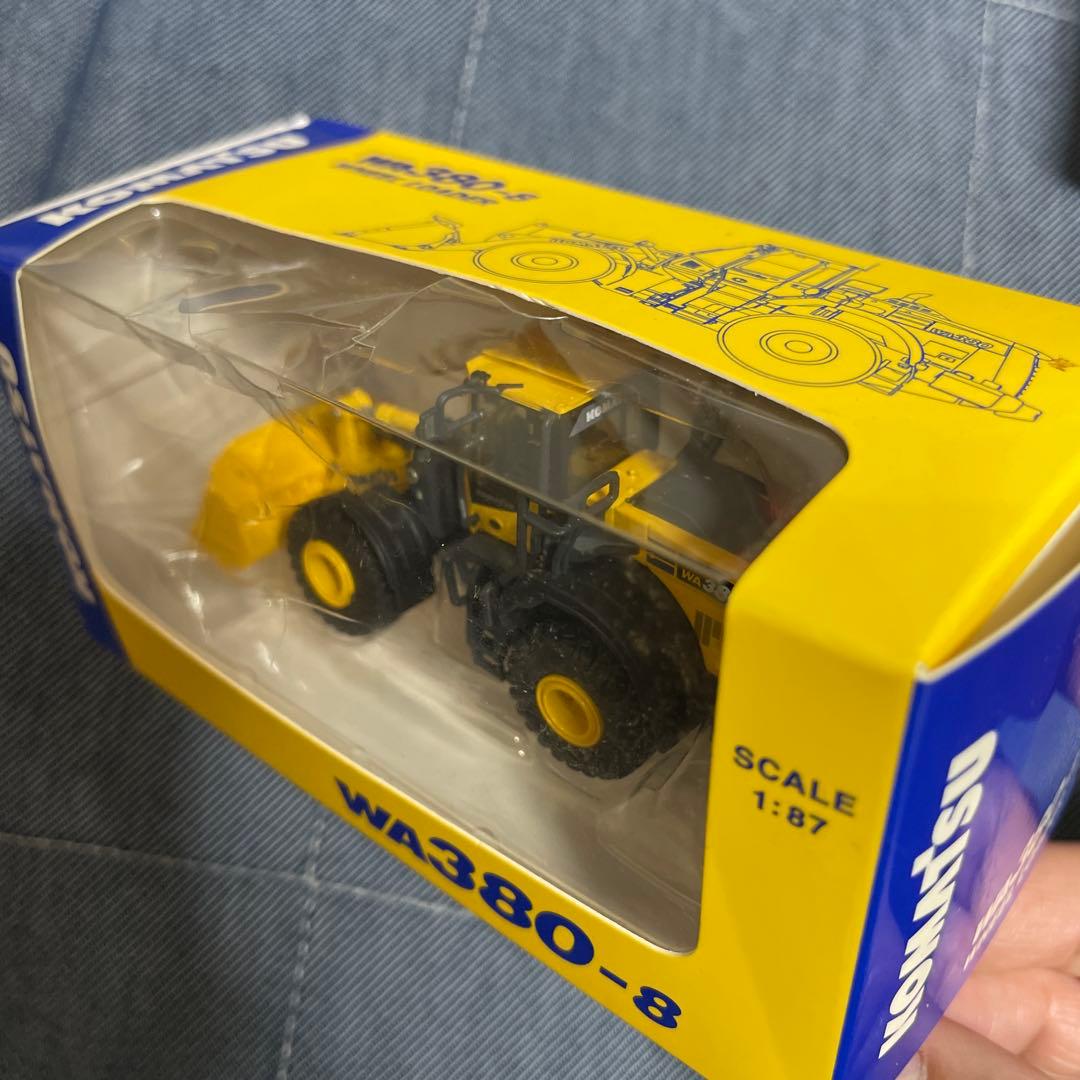 コマツ株主優待　非売品ミニカー