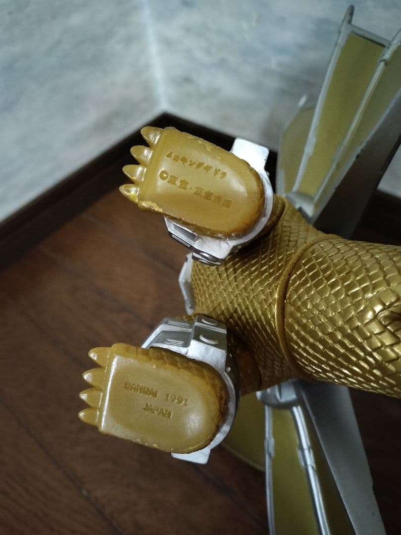 メカキングギドラ 東宝 BANDAI 1991 金色 (FOREVER版？) - メルカリ