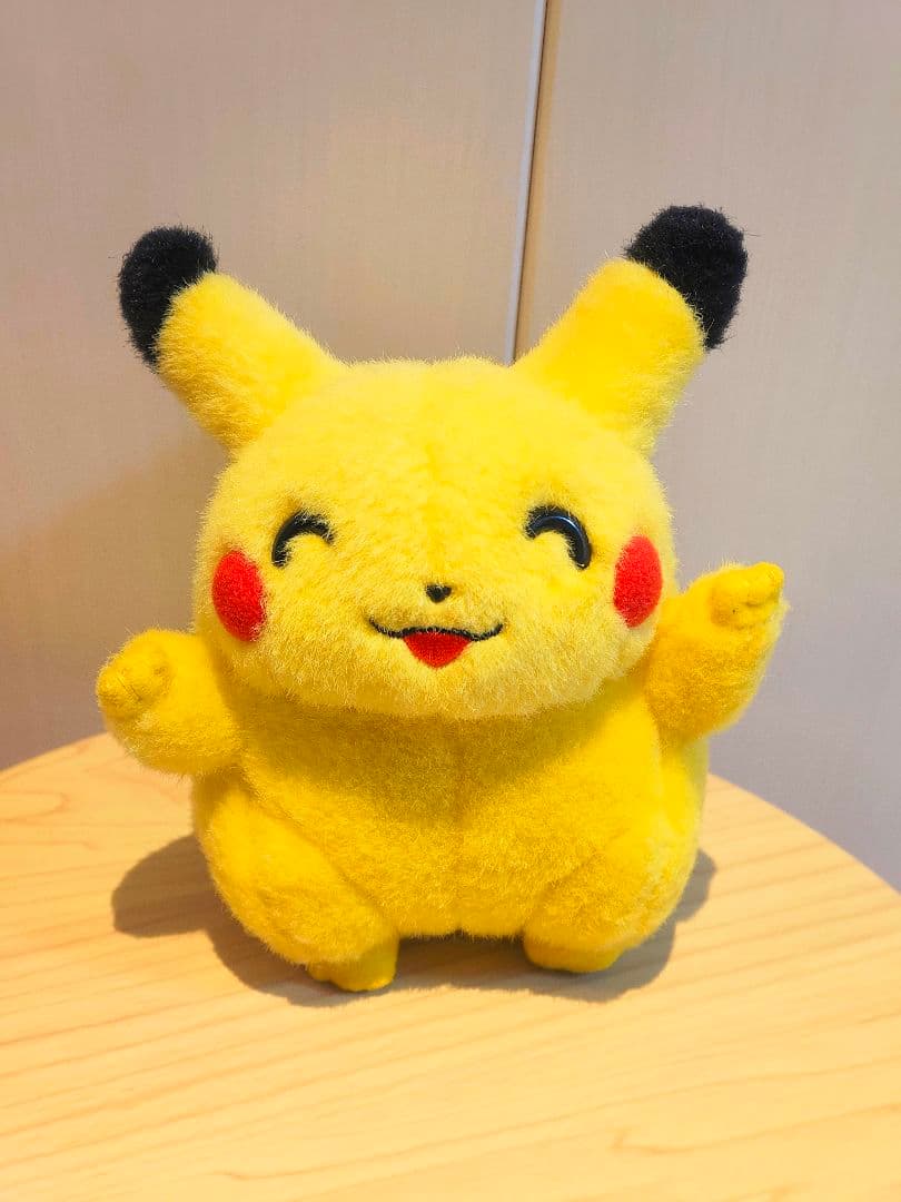 ピカチュウ ぬいぐるみ TOMY 初期 にっこり バンザイ - メルカリ