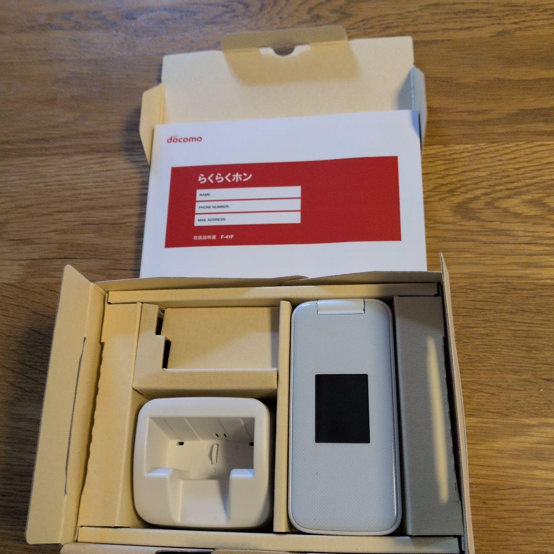 docomo らくらくホン F-41F ホワイト
