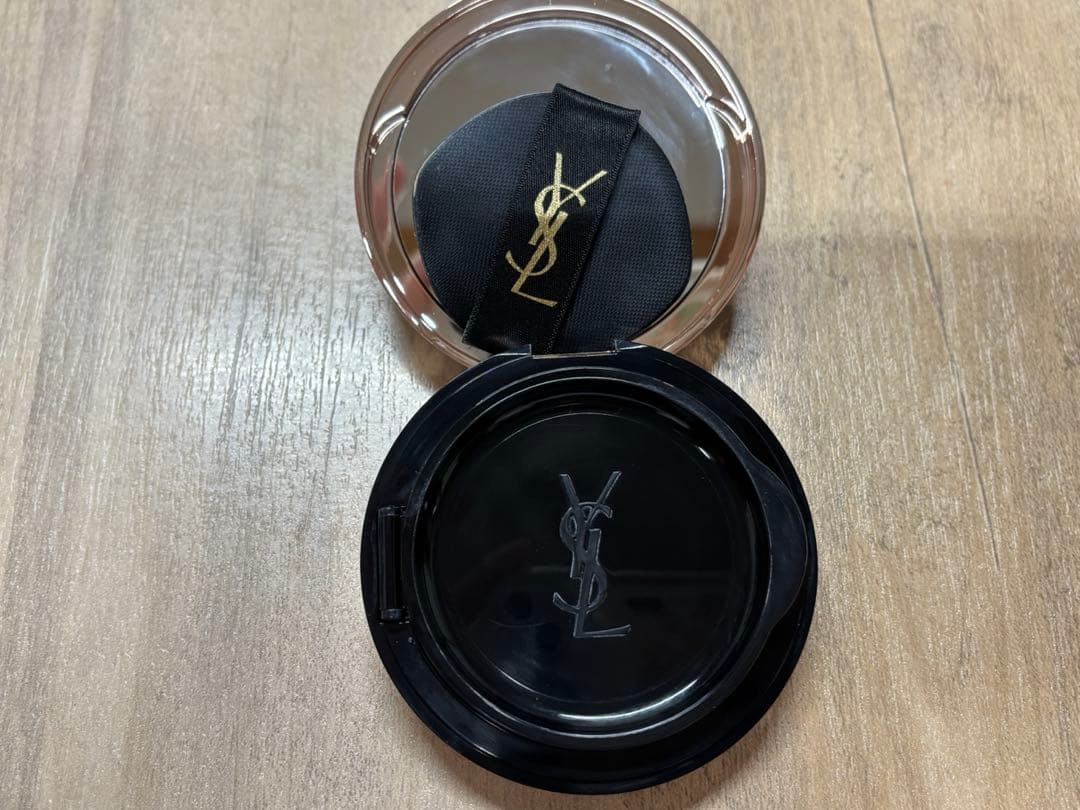 YSL クッションファンデーション 限定デザイン　FREE TO DESIRE