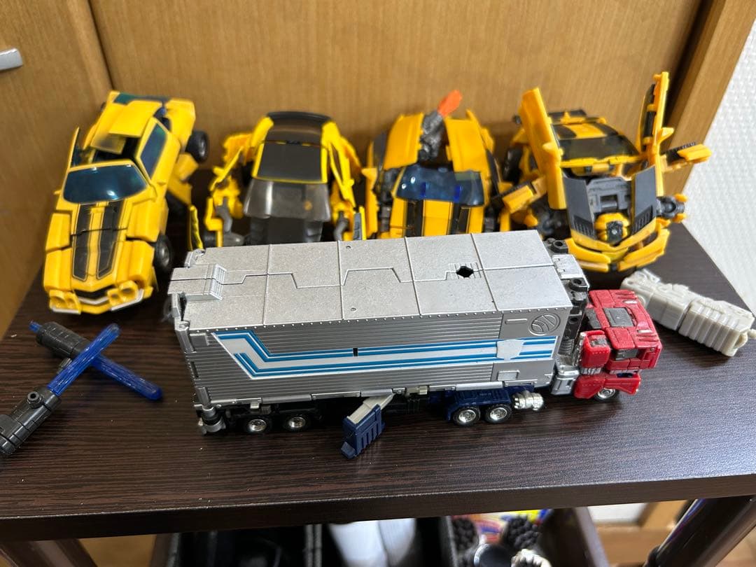 トランスフォーマー バンブルビー フィギュア 4体セット　オプティマスはオマケ