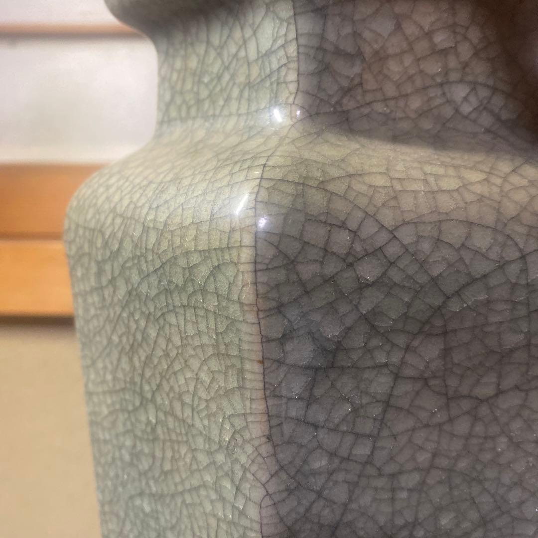 中国古玩　青磁ヒビ焼面取り花瓶【中】