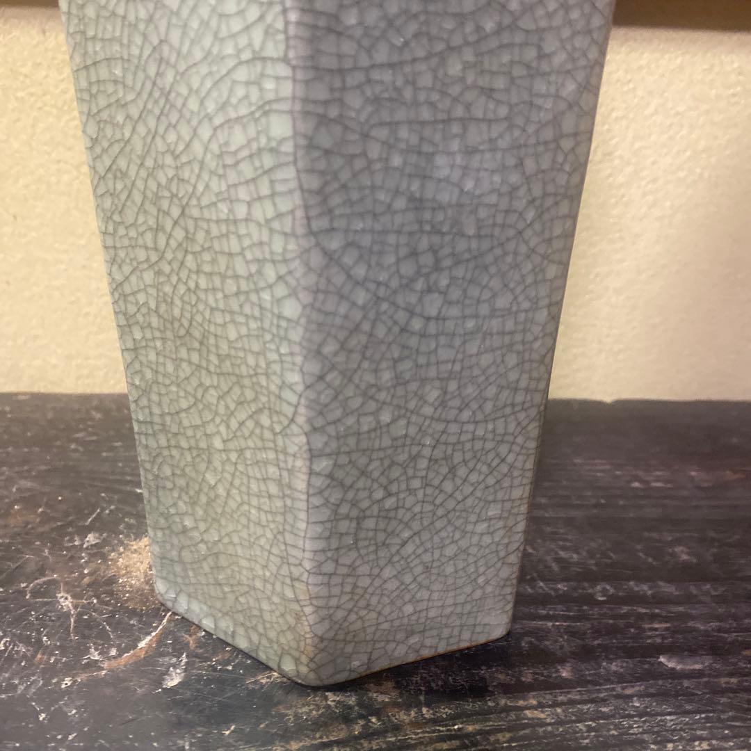 中国古玩　青磁ヒビ焼面取り花瓶【中】