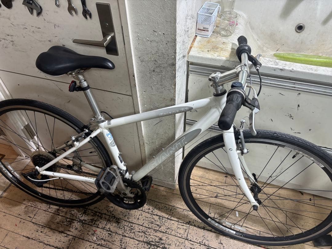 Giant エスケープ　小柄な方向けクロスバイク ホワイト 700C