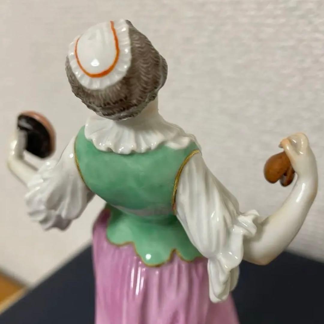 ケンドラー・コロンビーヌ・14cm・左手の一部に修復があります