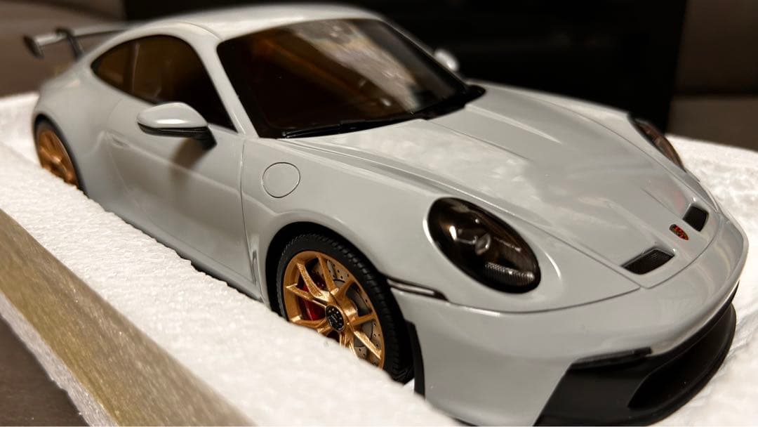 ラスト価格ミニチャンプス 1/18 ポルシェ911 (992) GT3 2021