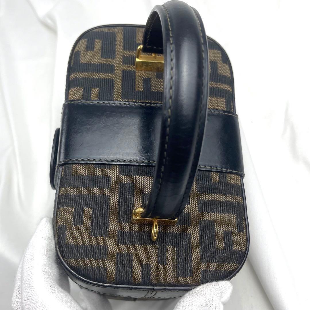 【美品】FENDI フェンディ ズッカ 2way ショルダーバッグ ヴァニティ