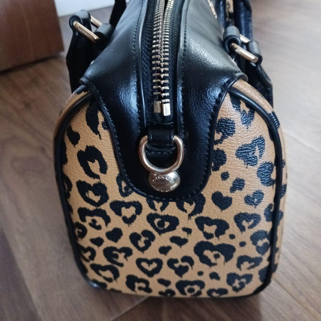 COACH ハートヒョウ柄 ショルダーバッグ