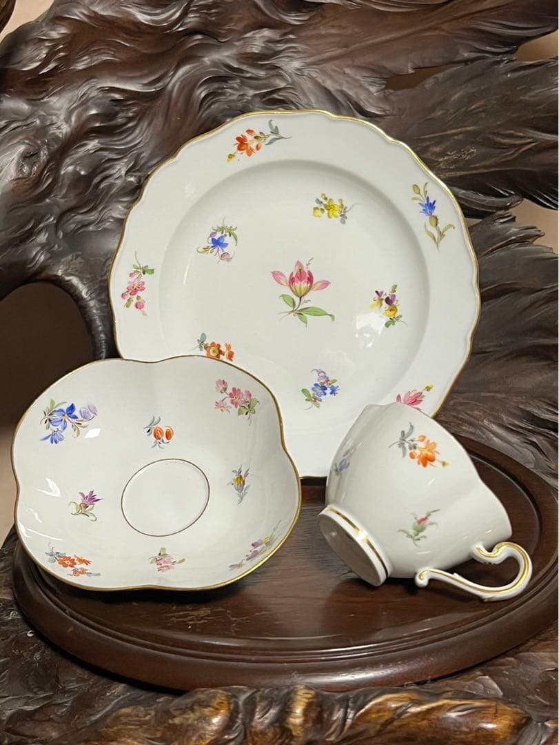 マイセン（Meissen）散らし小花　モカカップ&ソーサー《プレート付き》