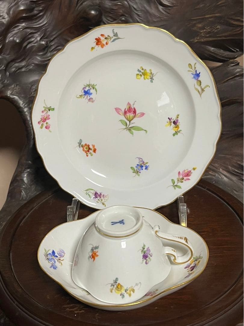 マイセン（Meissen）散らし小花　モカカップ&ソーサー《プレート付き》