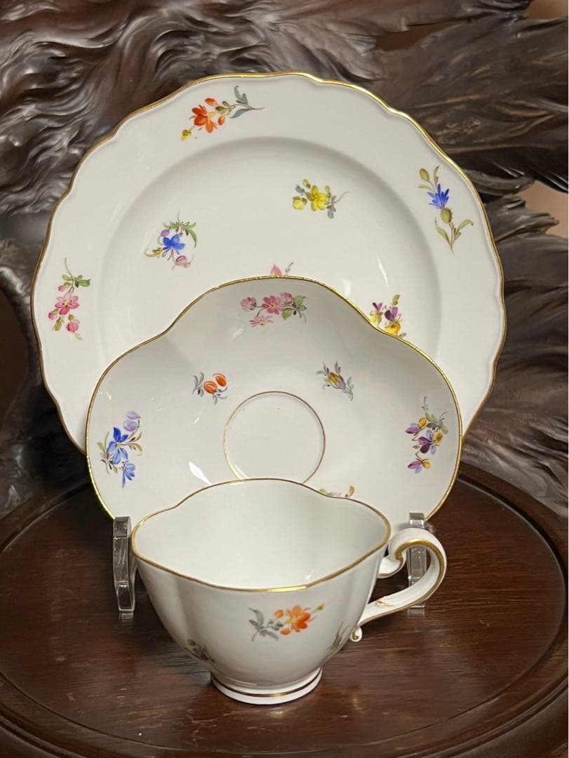 マイセン（Meissen）散らし小花　モカカップ&ソーサー《プレート付き》