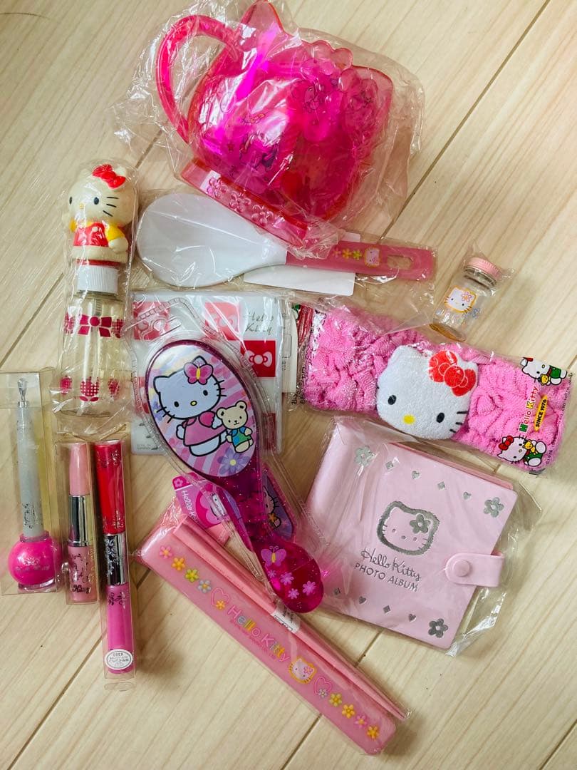 楽一番01様　キティ　ご当地　根付け60個　レトロ　キーホルダー　アルバム