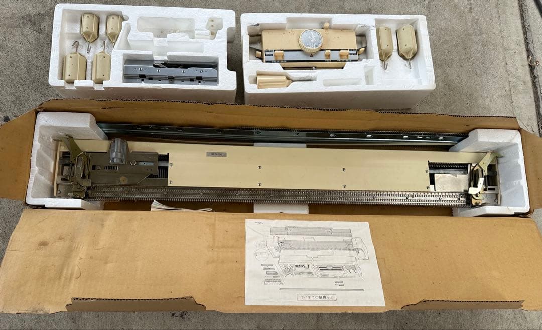 brother ゴム編み機　KR-830未確認ジャンク品扱い(H87)