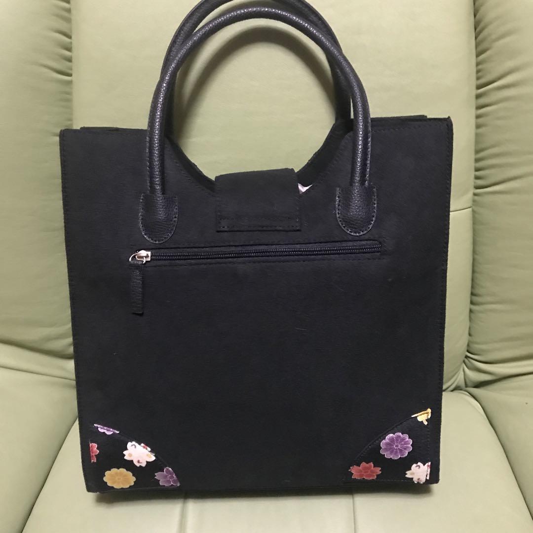 黒と花柄のレディースバック　okajima 手提げ