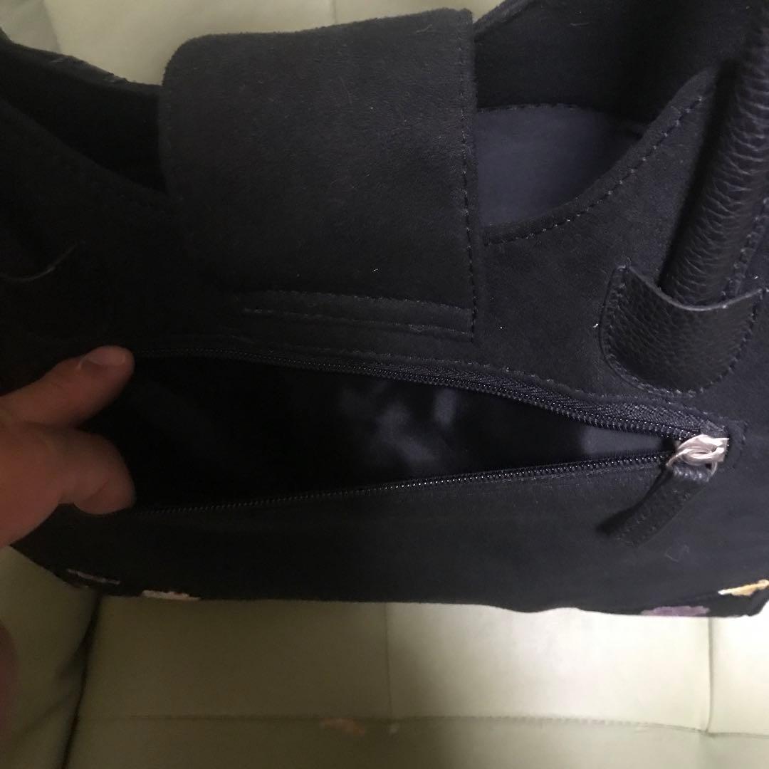 黒と花柄のレディースバック　okajima 手提げ