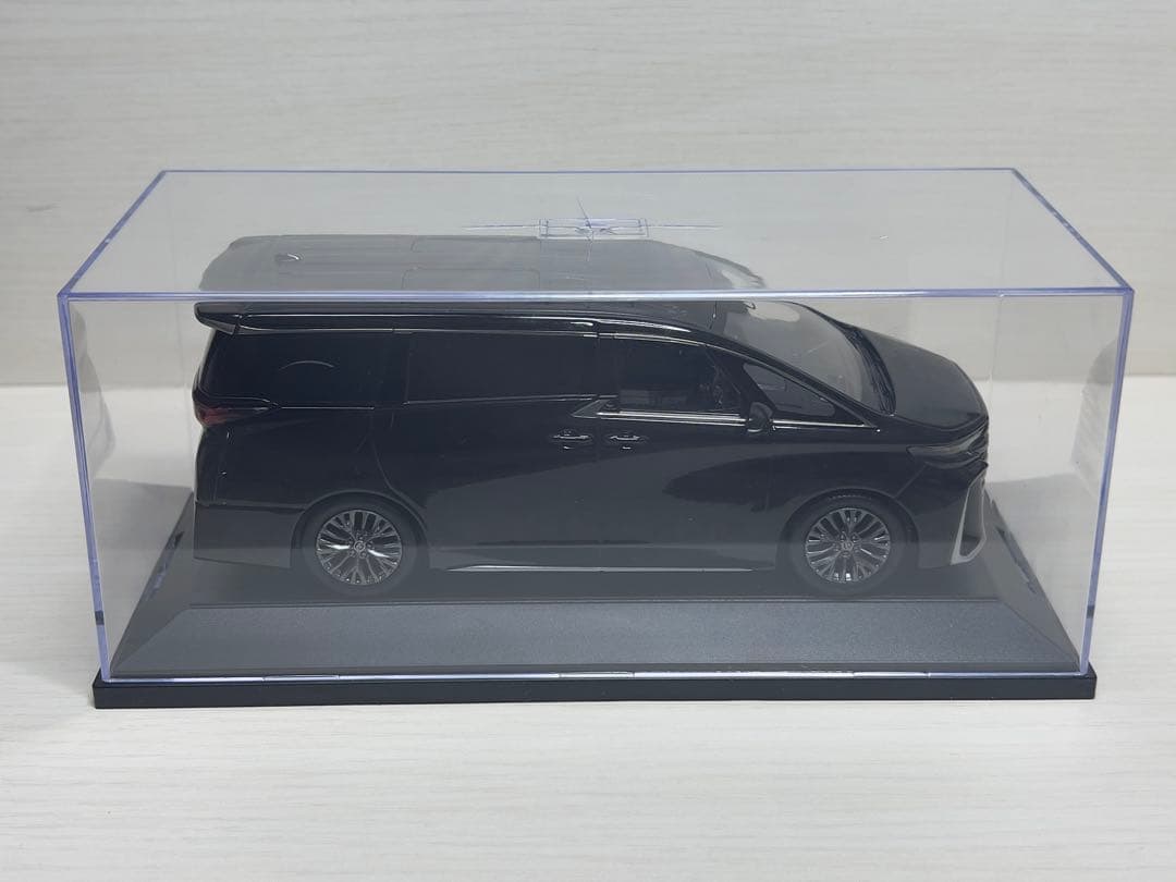 トヨタ ヴェルファイア 1/30 ミニカー 黒 カラーサンプル