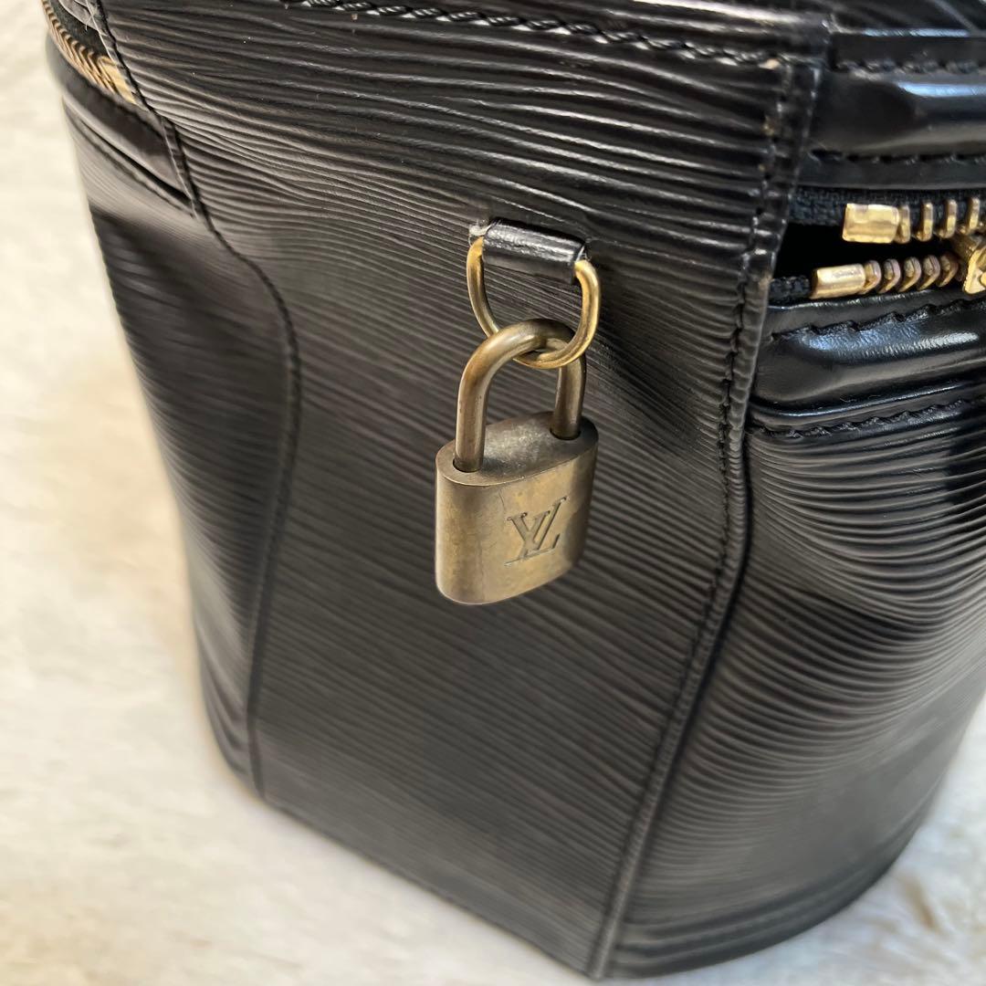 LOUIS VUITTON ルイヴィトン エピ カンヌ　ブラック　黒