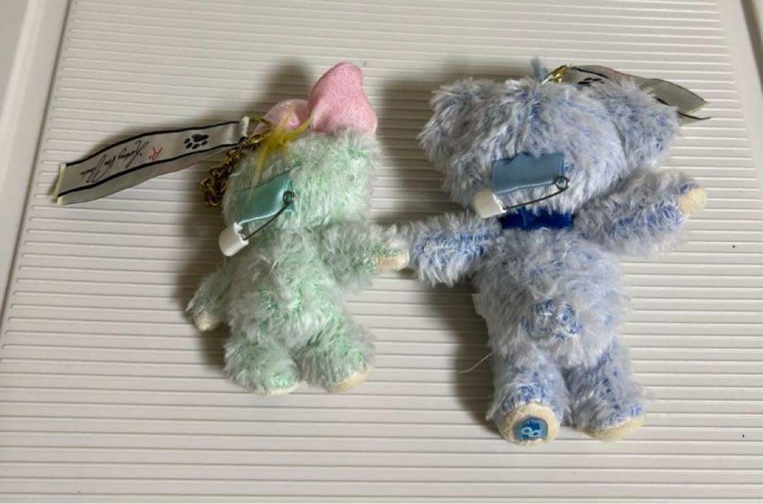 ユニベアシティのぬいぐるみ、ぬいぐるみバッチのセット（ブルー、パイ、バニラ）