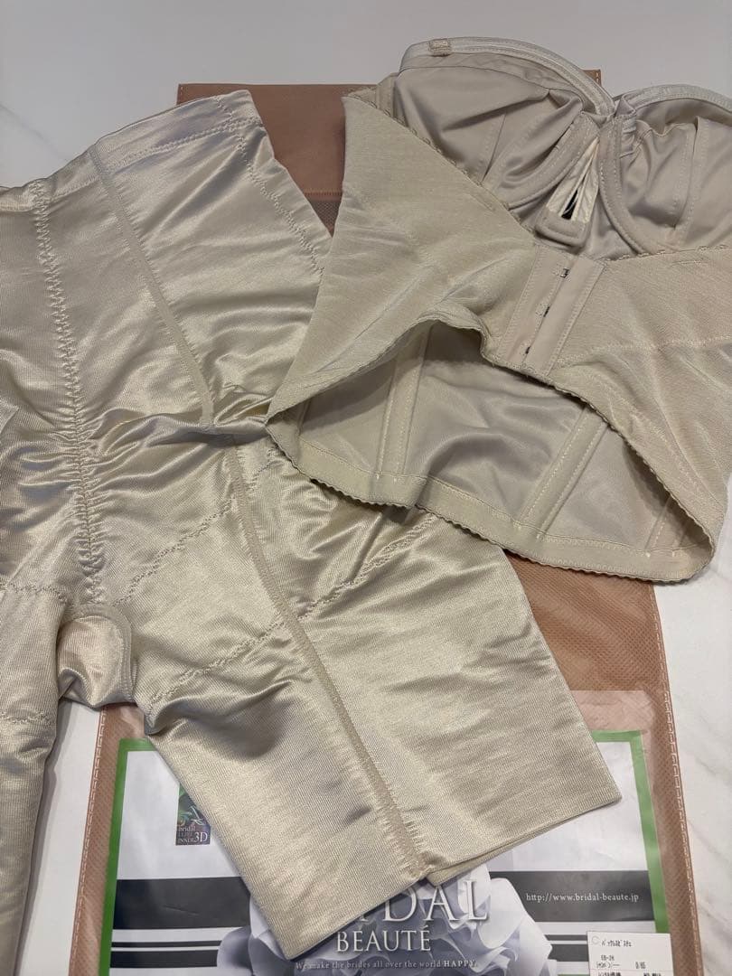 バックレスビスチェ D65 シャンパンベージュ