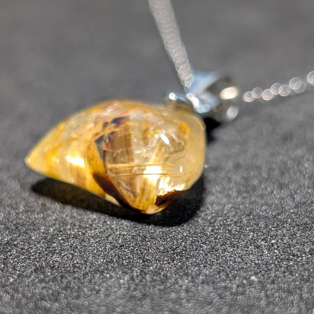 太陽タイチンルチル（太陽放射ルチル） K18製のペンダントトップ