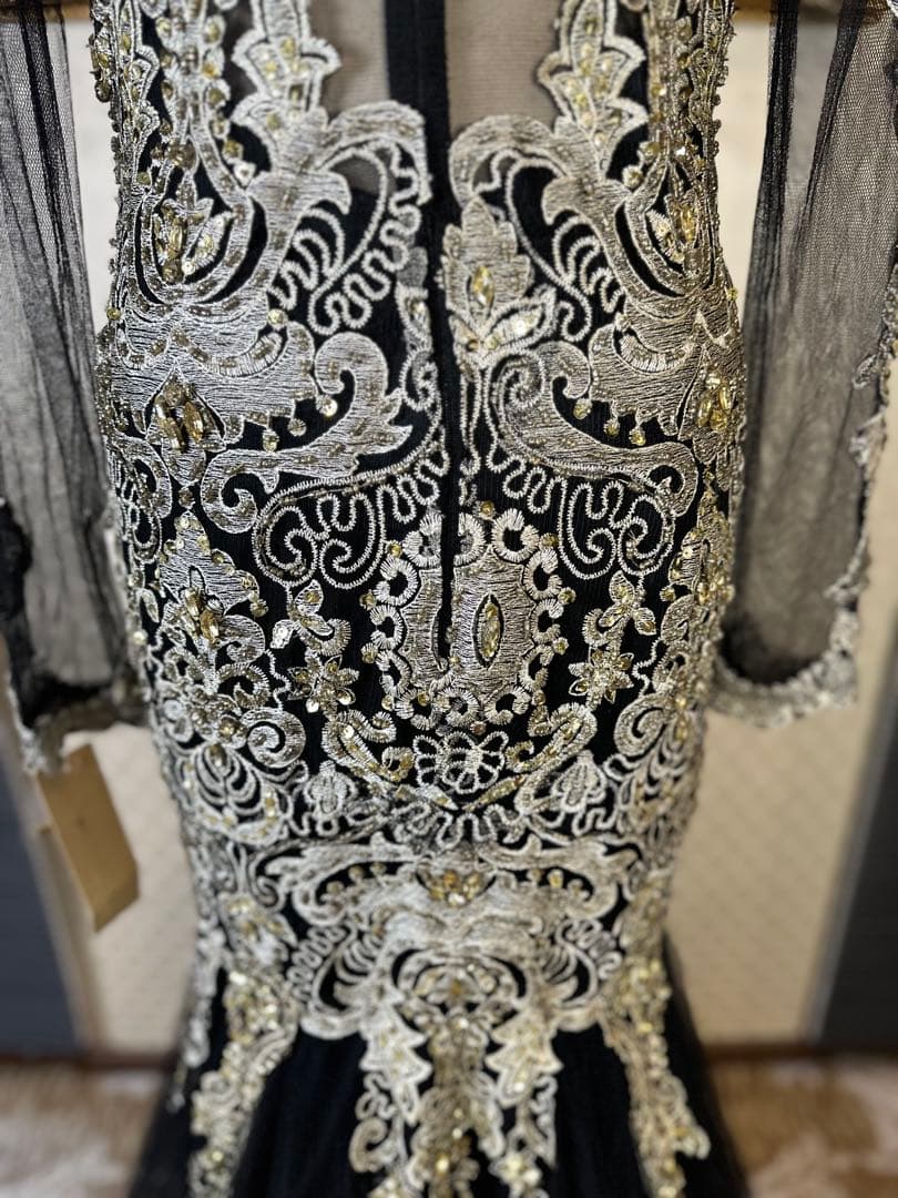 刺繍入り黒マーメイドドレス