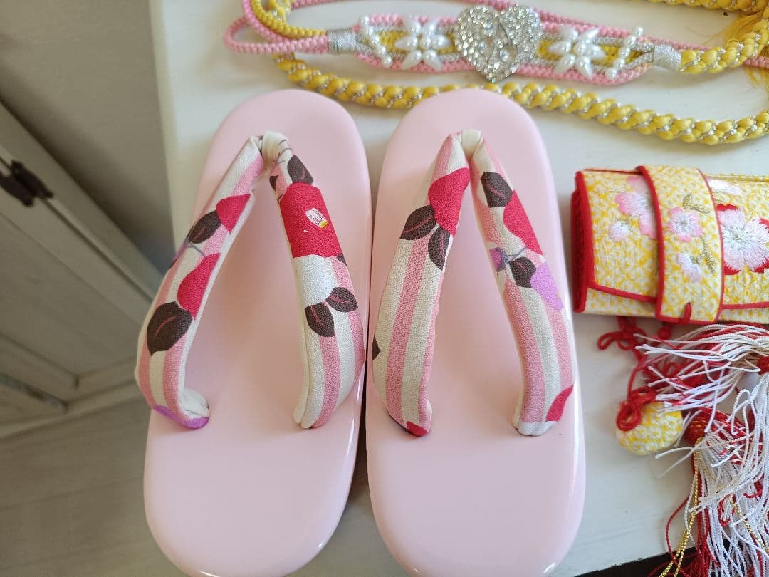 正絹☆刺繍☆白地に花模様の着物とピンク作り帯☆七五三ハーフ成人式フルセット