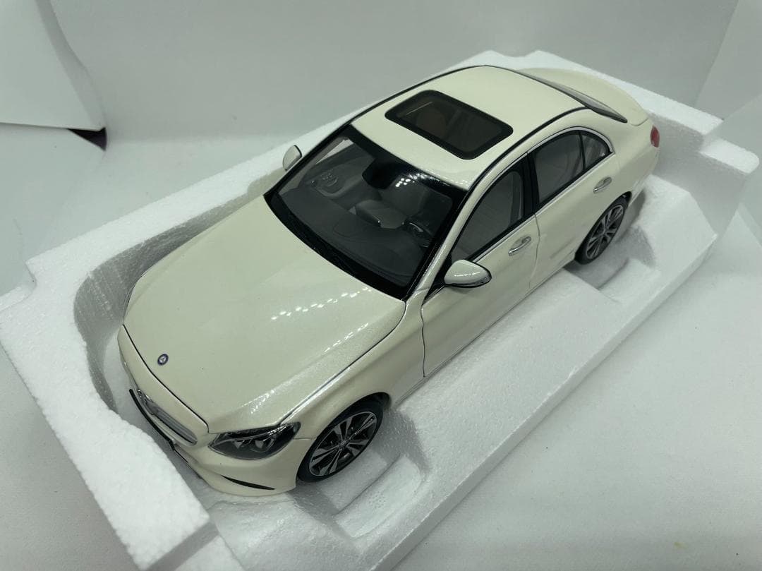 304-016 ノレブ 1/18 メルセデスベンツ C-Class 2014