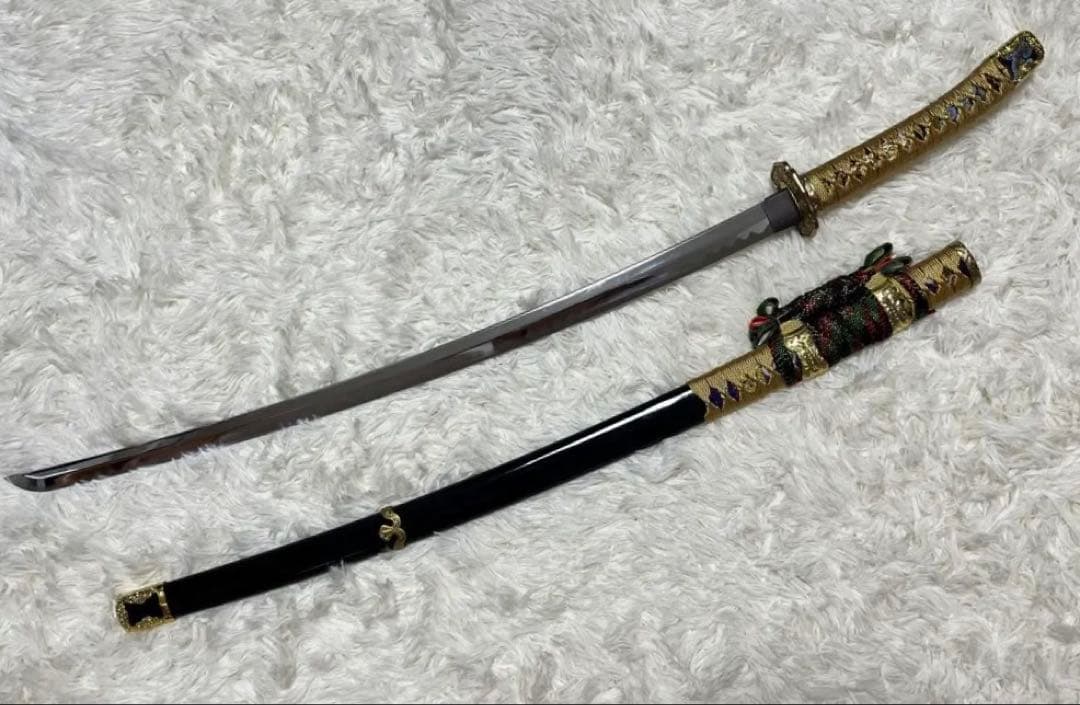 模造刀　日本刀　太刀　居合刀　金色と緑色の装飾