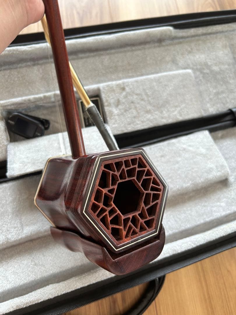 Nora　値下げ⭐️美品　二胡 ケース付き