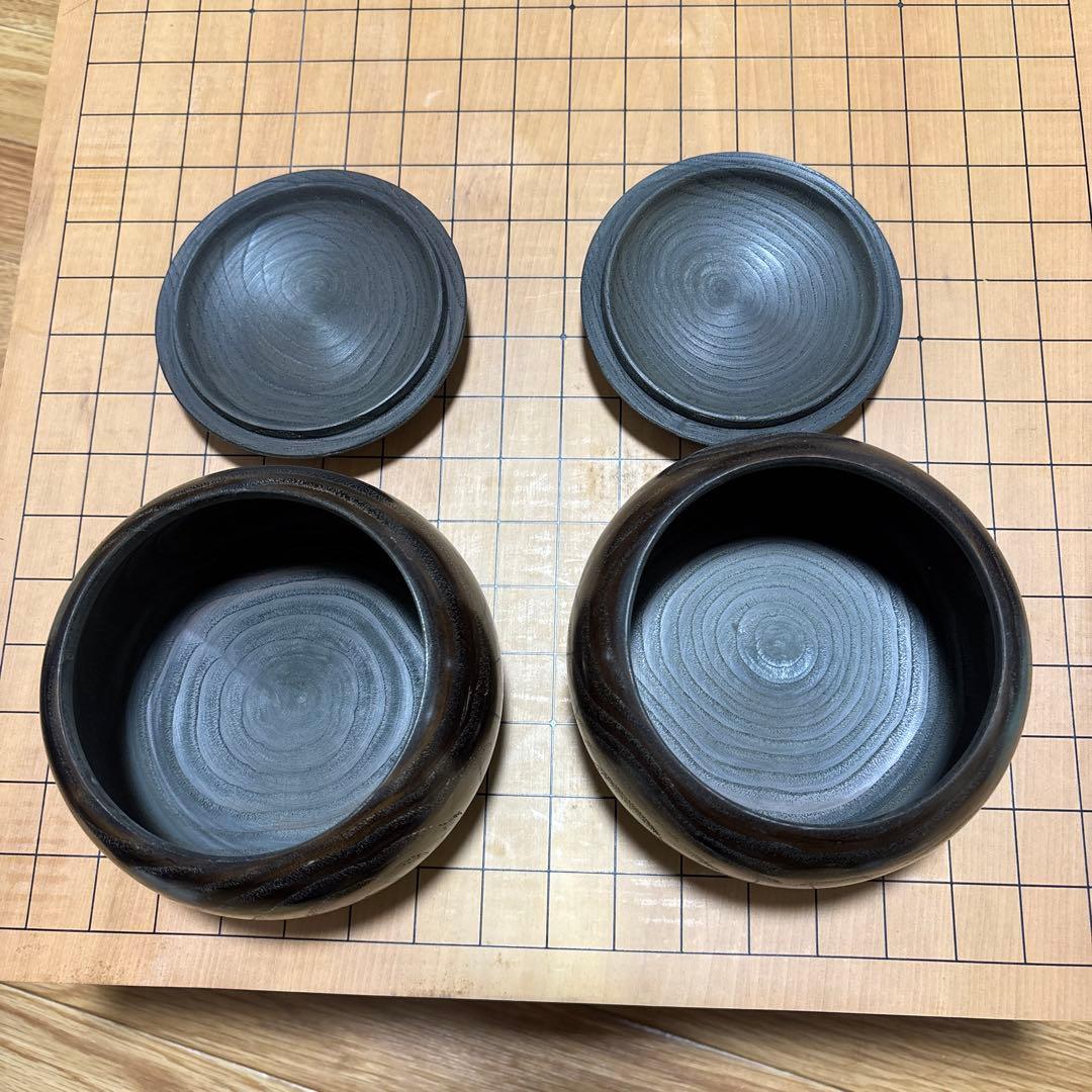 新品 百貨店購入品　囲碁セット【碁盤 ヘソ付き 脚付 碁石 蛤 那智黒 22号】