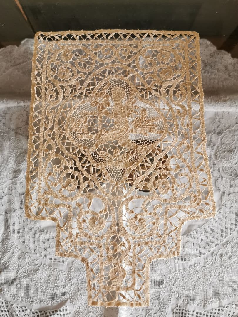 アンティークイタリア カントゥーレース 花を運ぶ草原のエンジェル