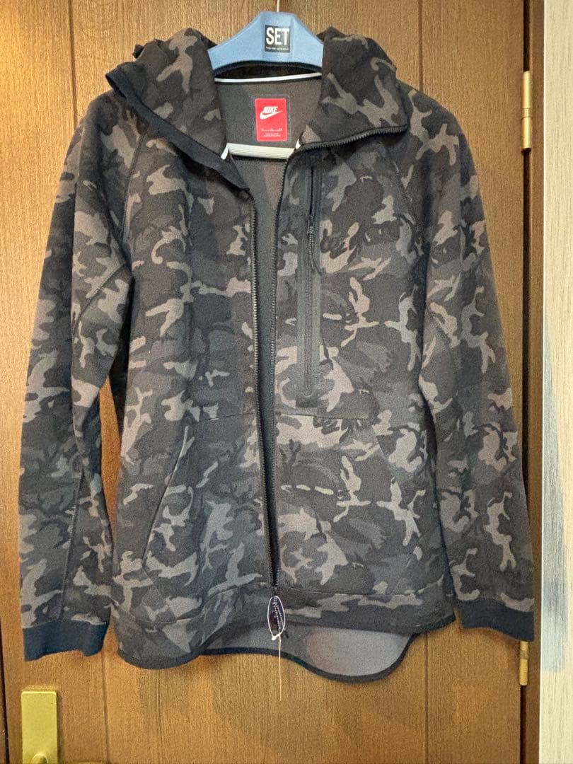ナイキNIKEカモフラ・迷彩柄 フード付きパーカージャケット新品未使用