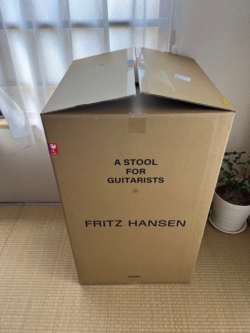 FRITZ HANSEN × FRAGMENT DESIGN アリンコチェア