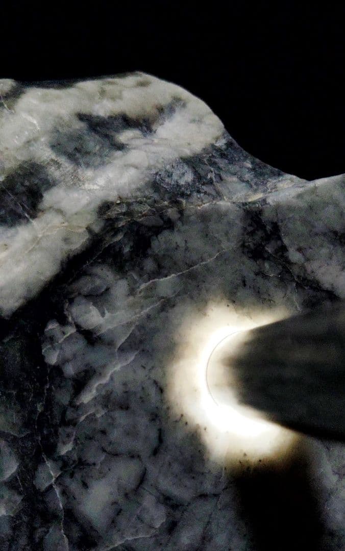 ☆翡翠原石☆糸魚川【コン・ザ・ワスーカル底カット3844g】