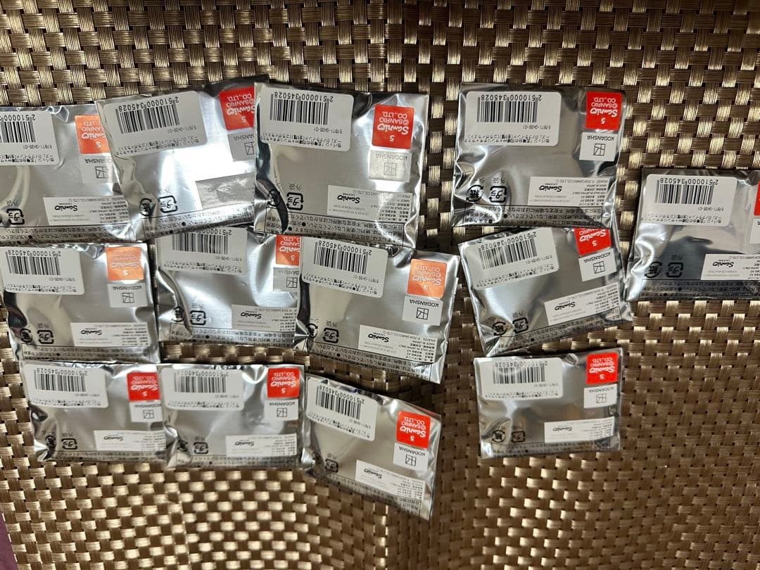 五等分の花嫁中野五月ハローキティ缶バッジ 48個 - メルカリ